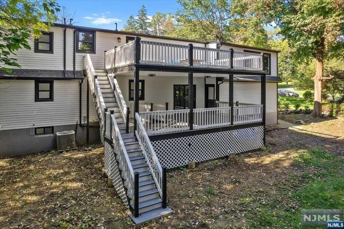 85 W Crescent Avenue