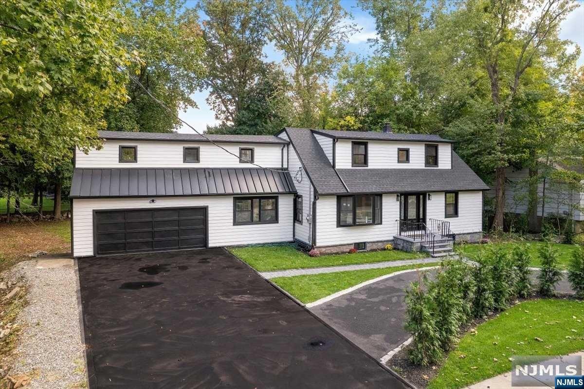 85 W Crescent Avenue