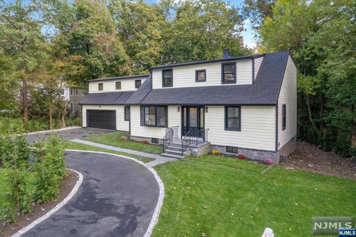 85 W Crescent Avenue
