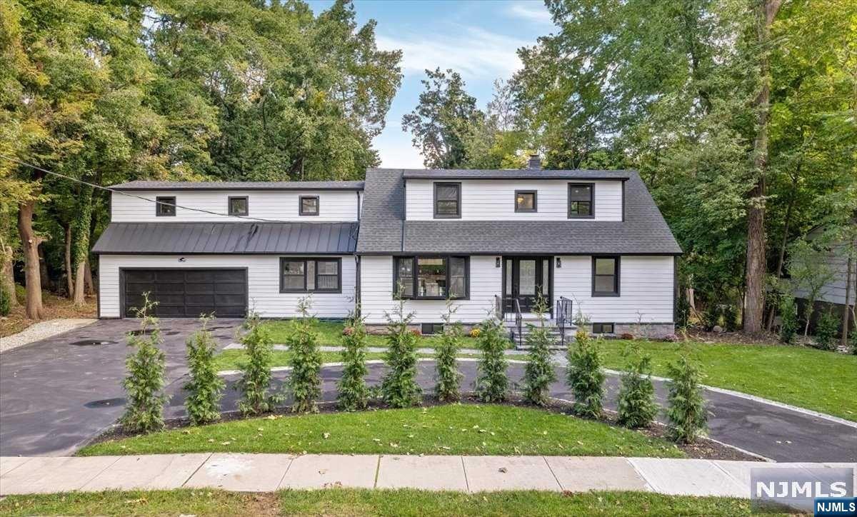85 W Crescent Avenue