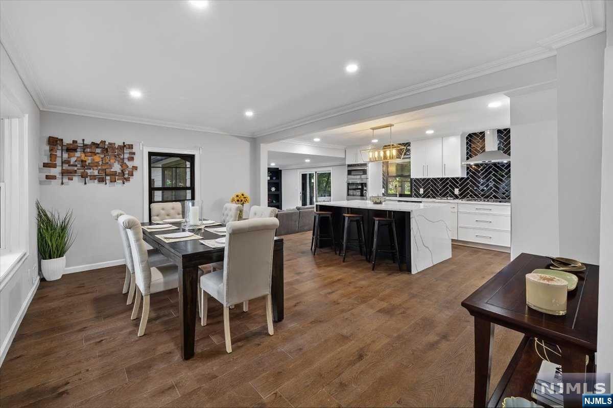 85 W Crescent Avenue