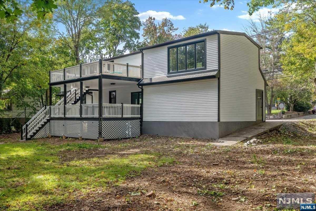 85 W Crescent Avenue