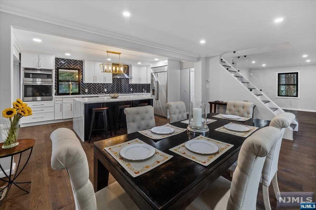 85 W Crescent Avenue