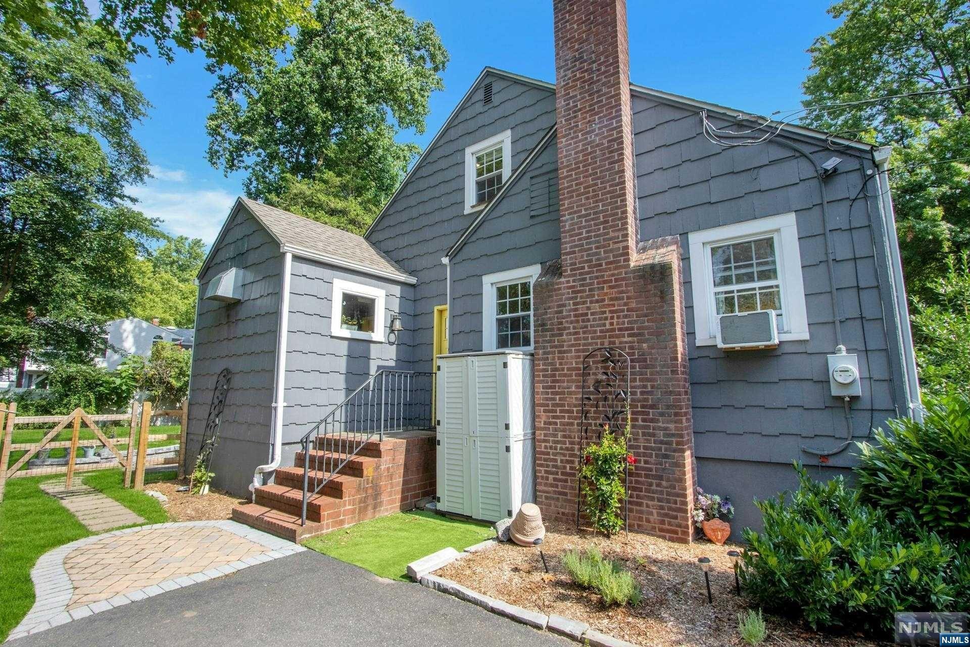 62 7th Avenue