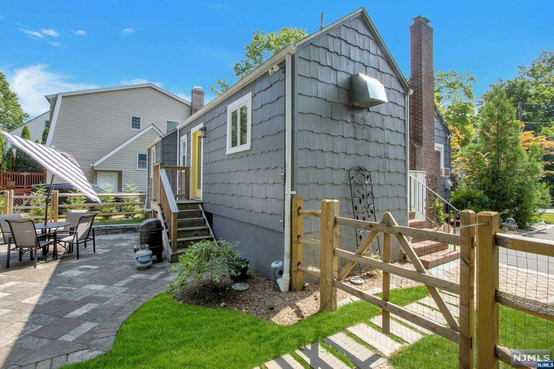 62 7th Avenue