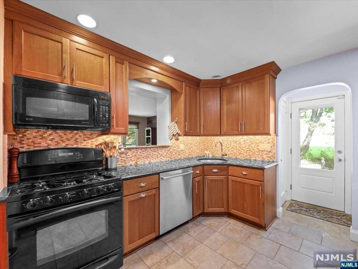 76 Hillside Avenue