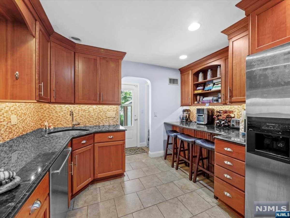 76 Hillside Avenue