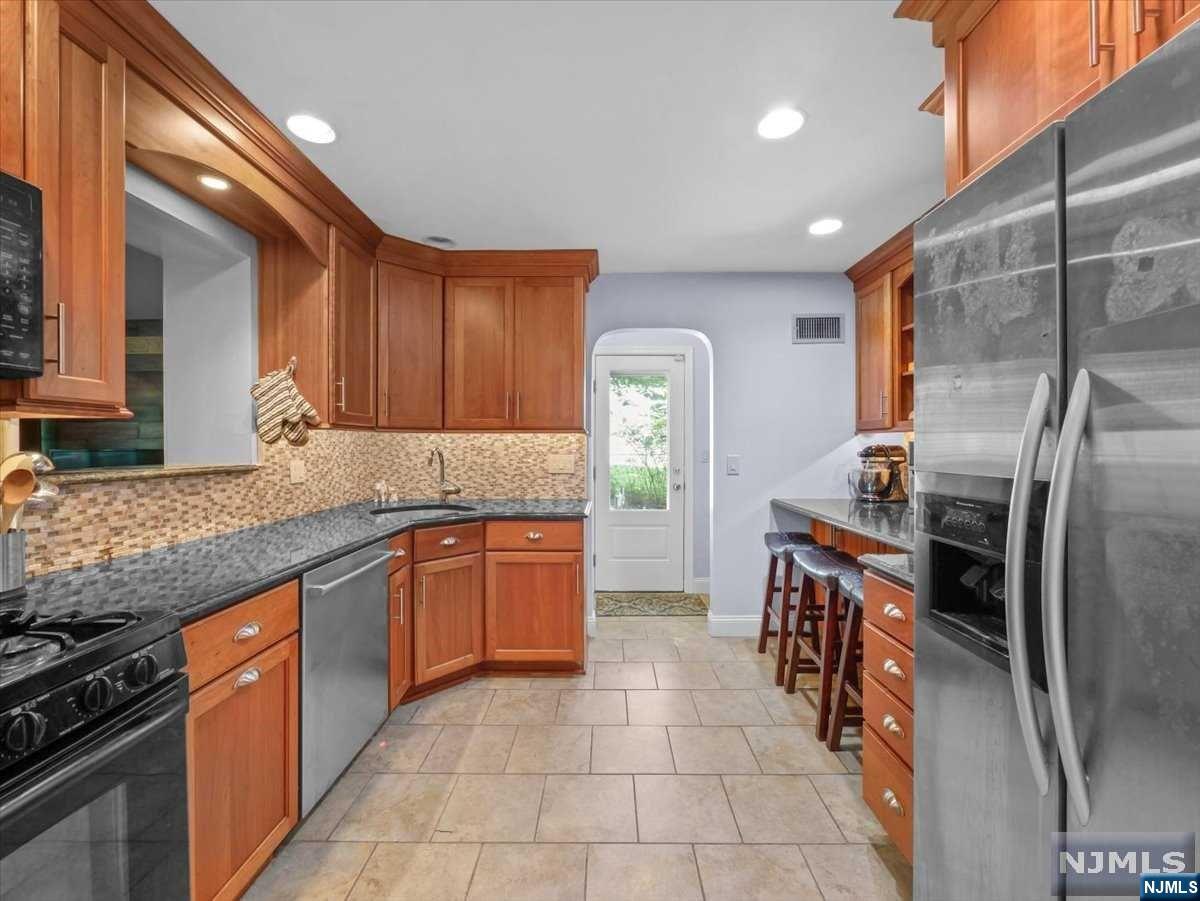 76 Hillside Avenue