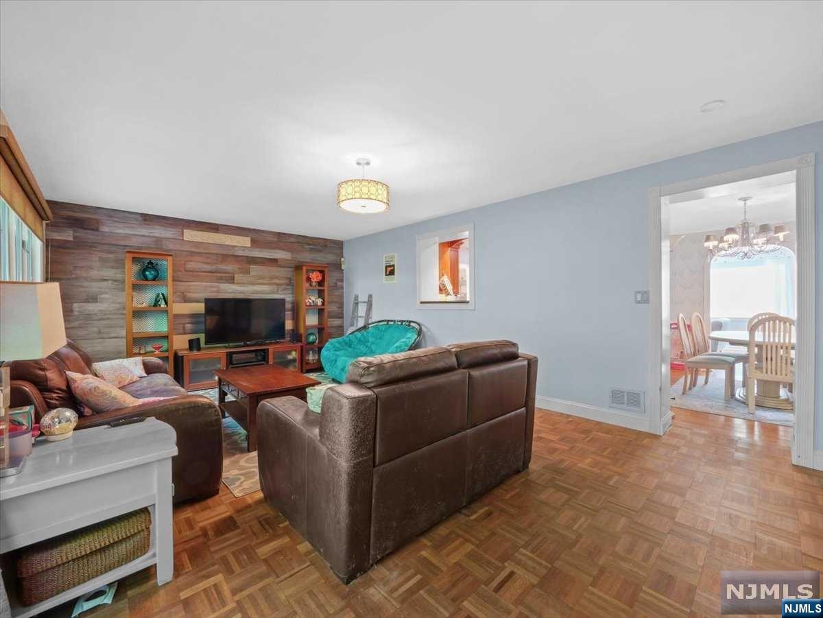 76 Hillside Avenue