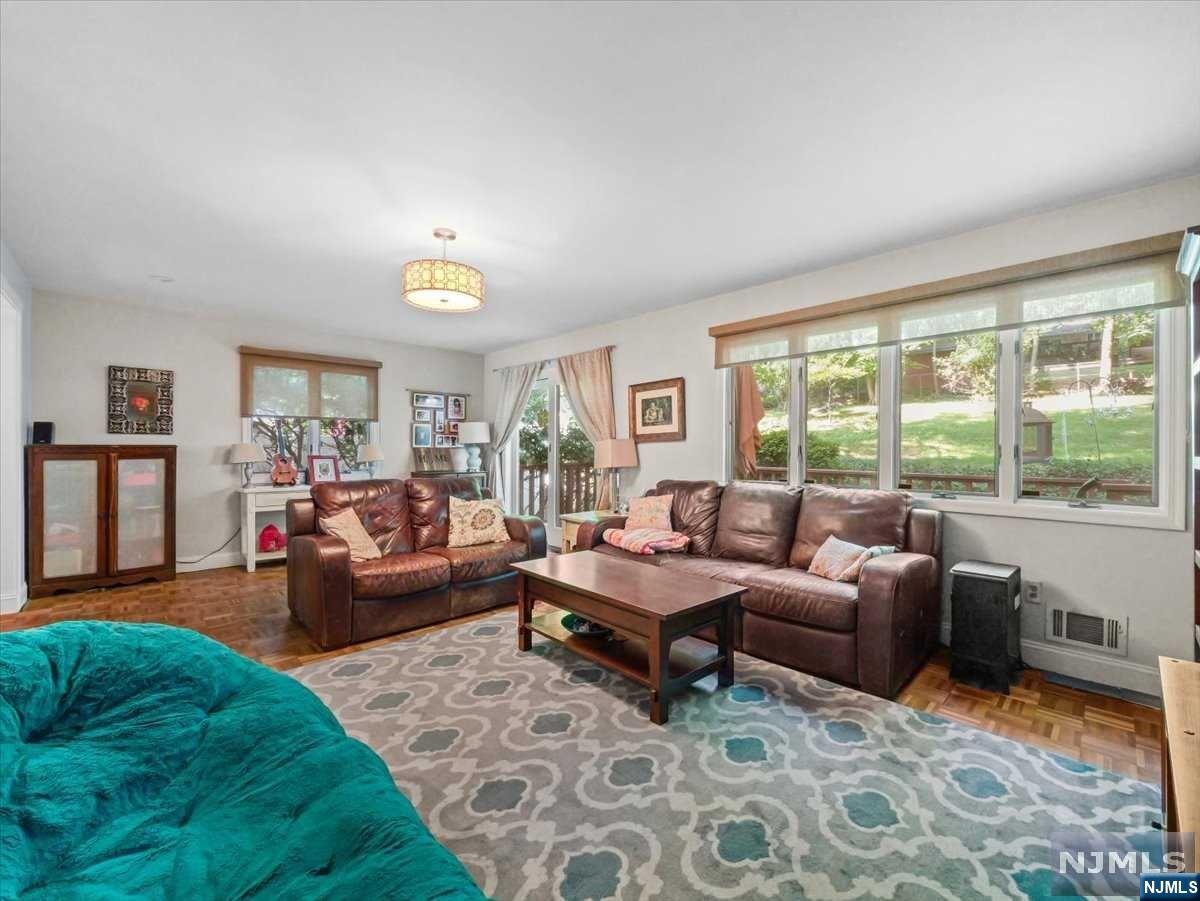 76 Hillside Avenue