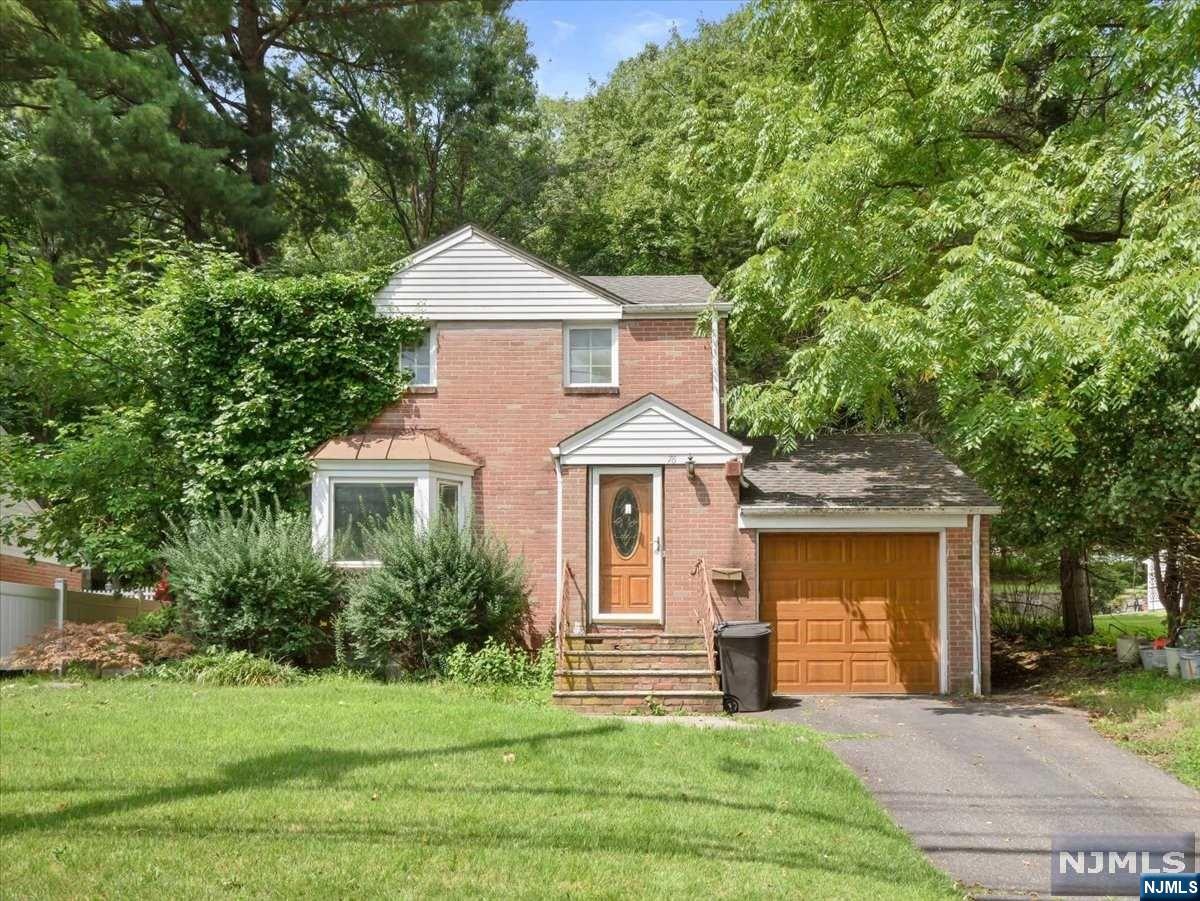 76 Hillside Avenue