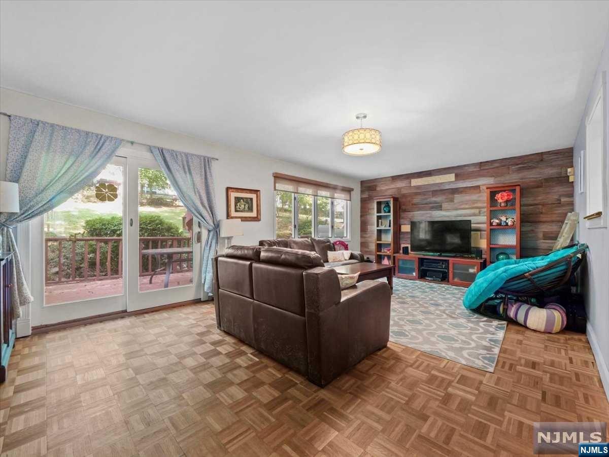 76 Hillside Avenue