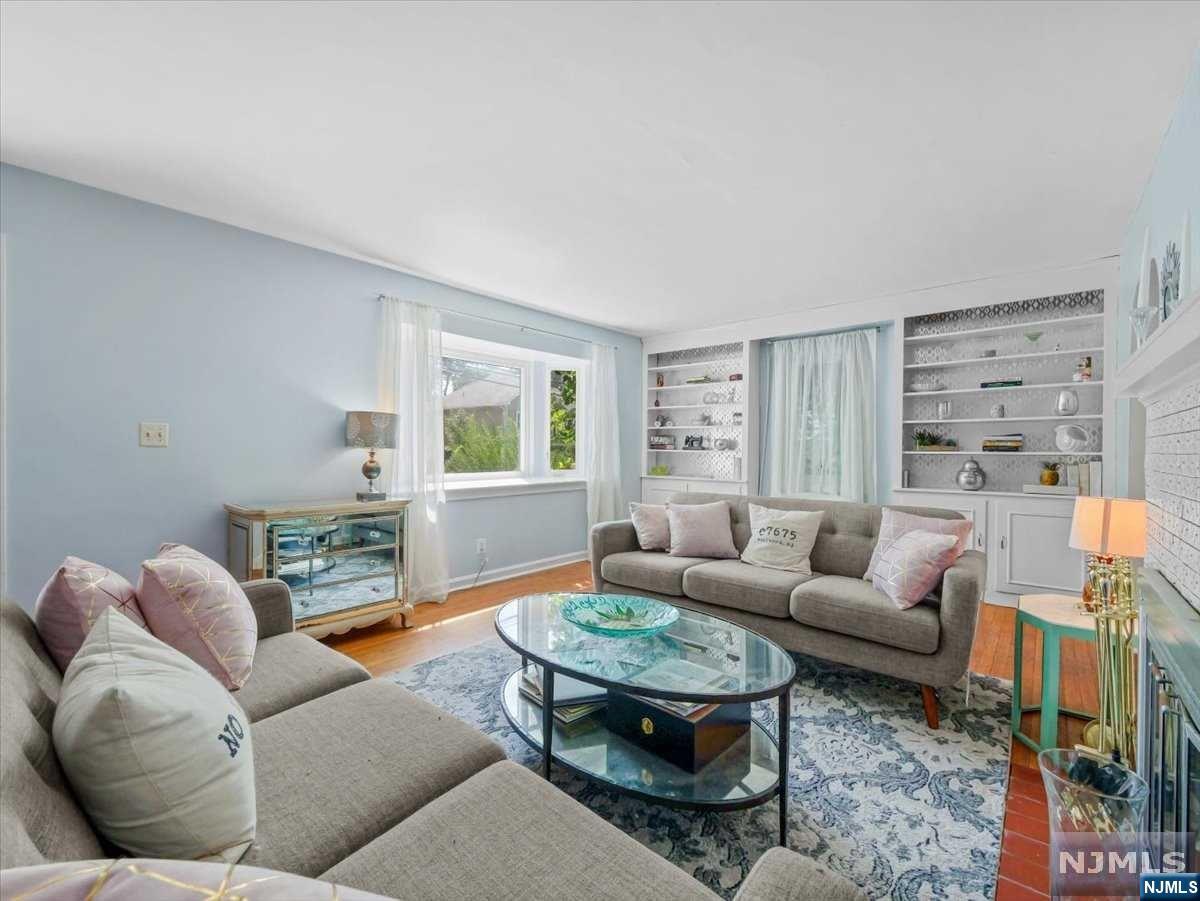 76 Hillside Avenue