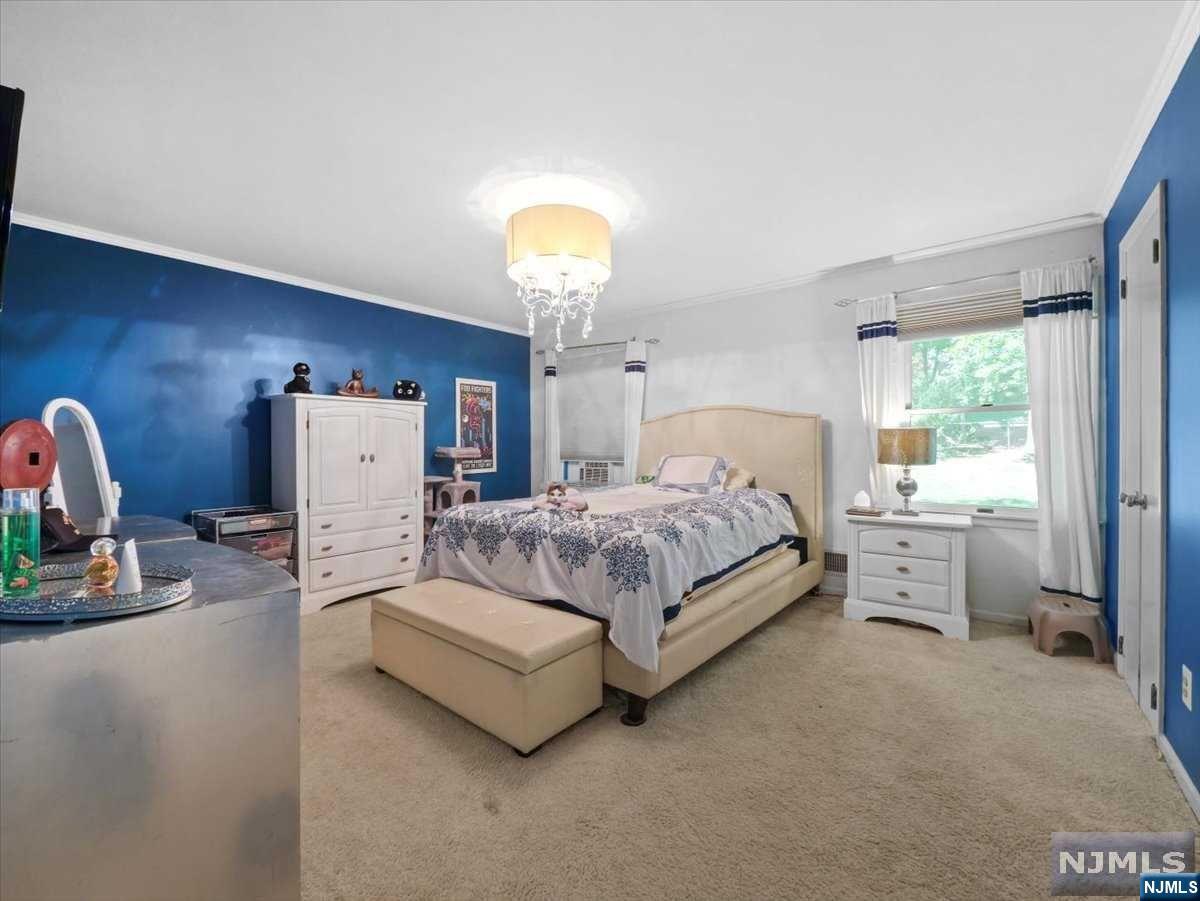 76 Hillside Avenue