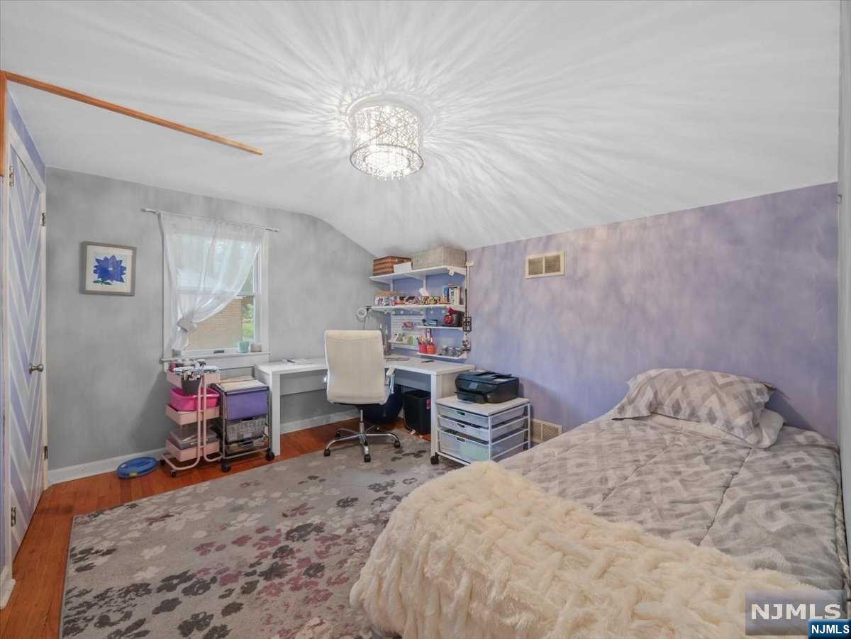 76 Hillside Avenue