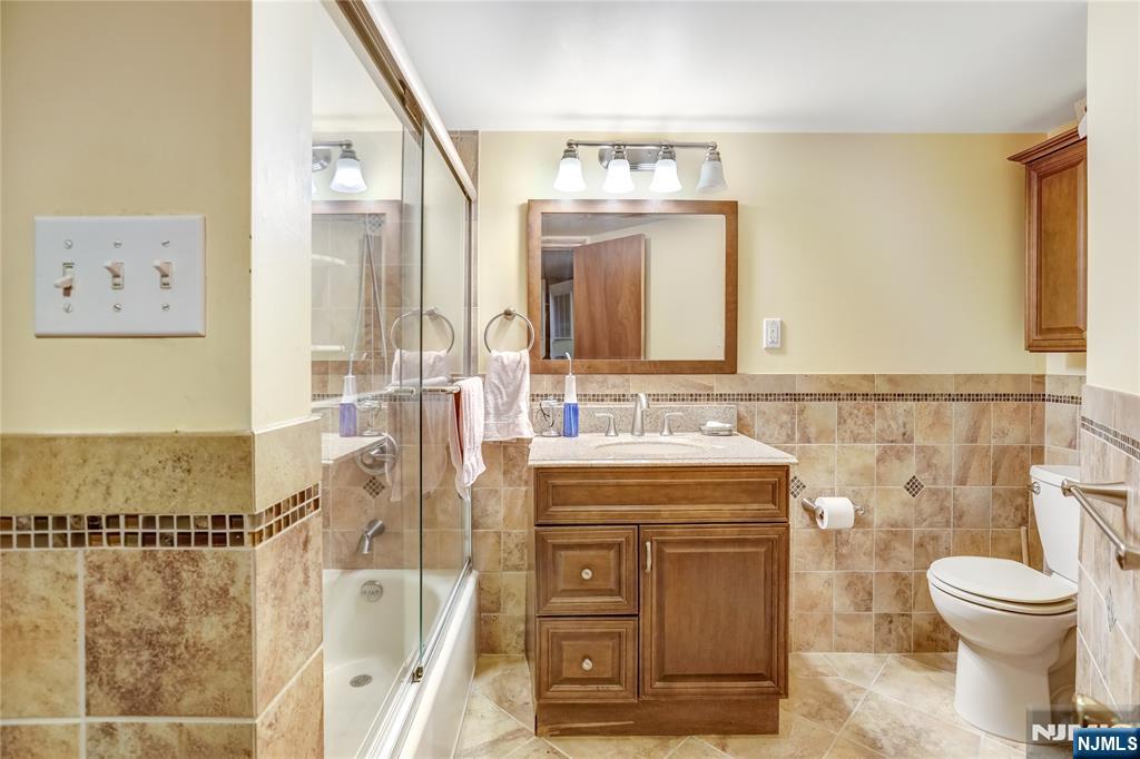 3-21 33rd Street