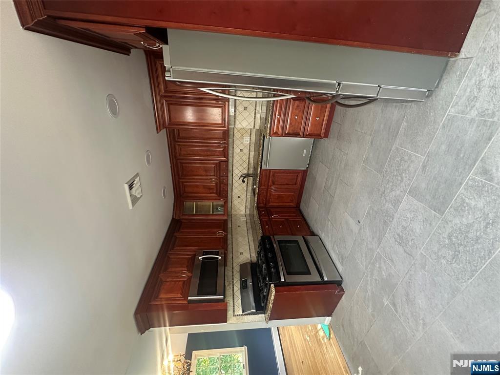 12-28 Fairclough Place