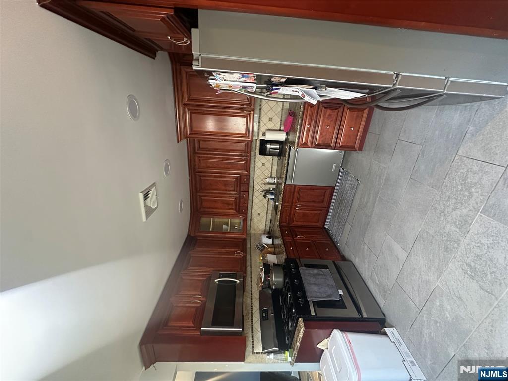 12-28 Fairclough Place