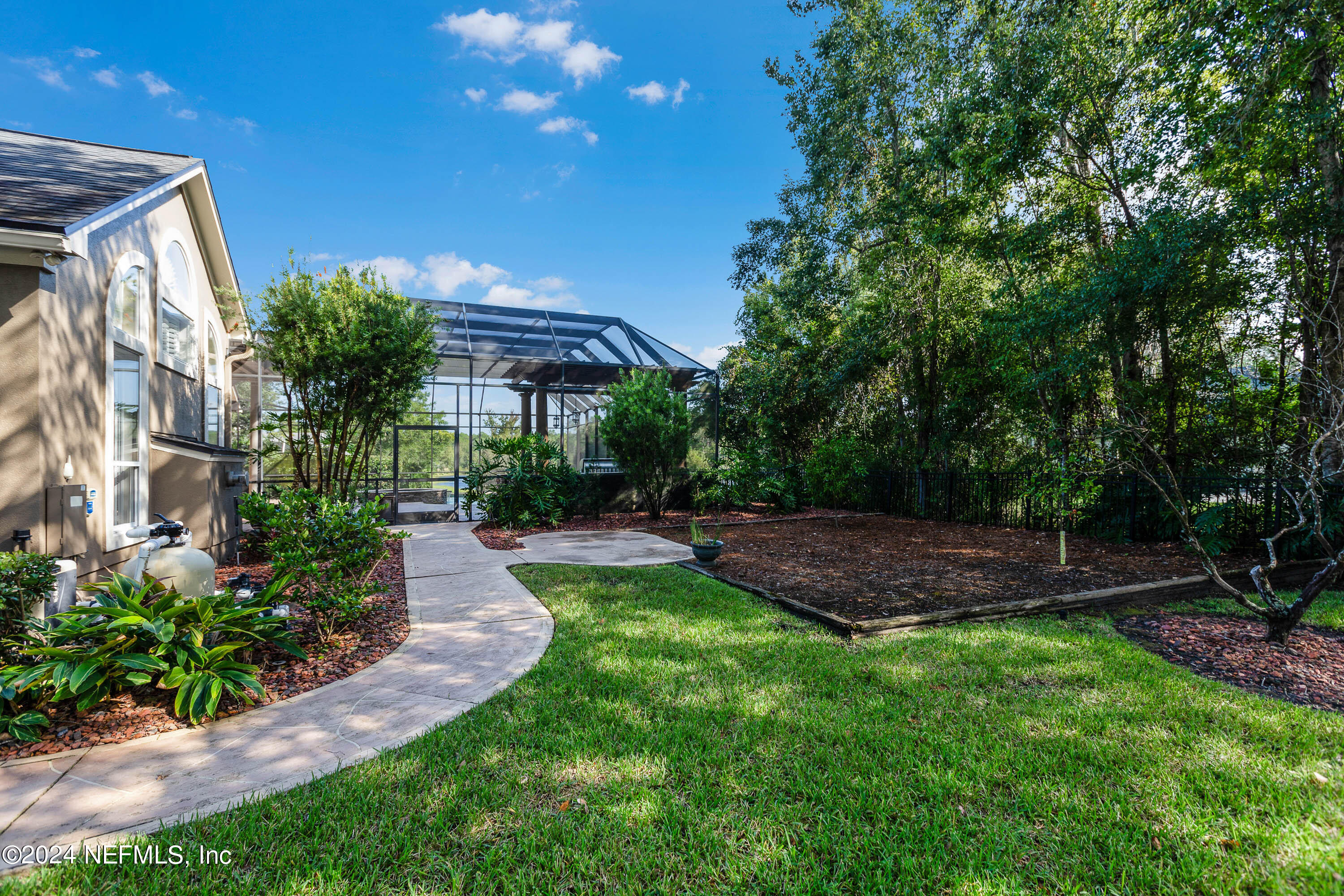 9975 VINEYARD LAKE Road E