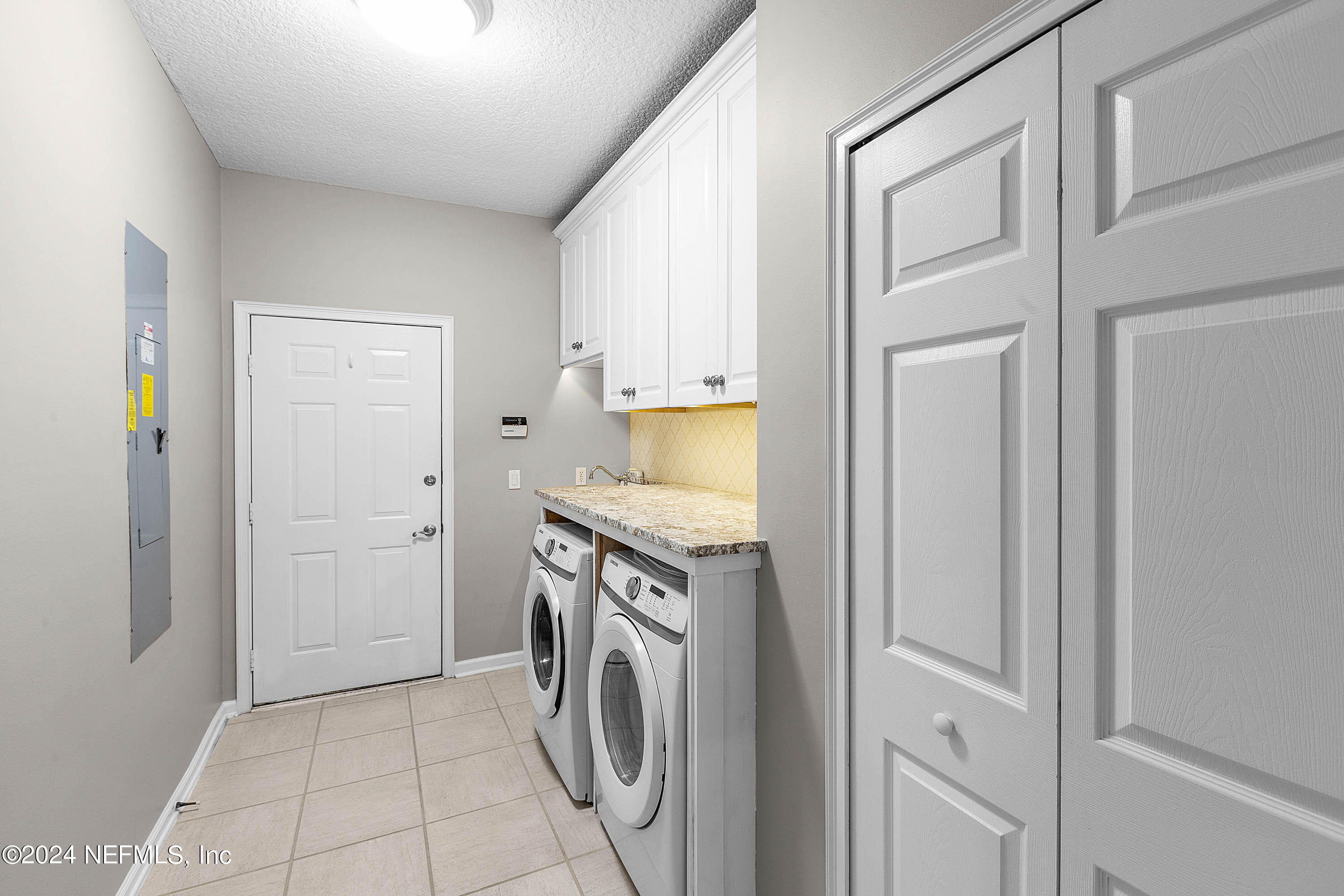 9975 VINEYARD LAKE Road E