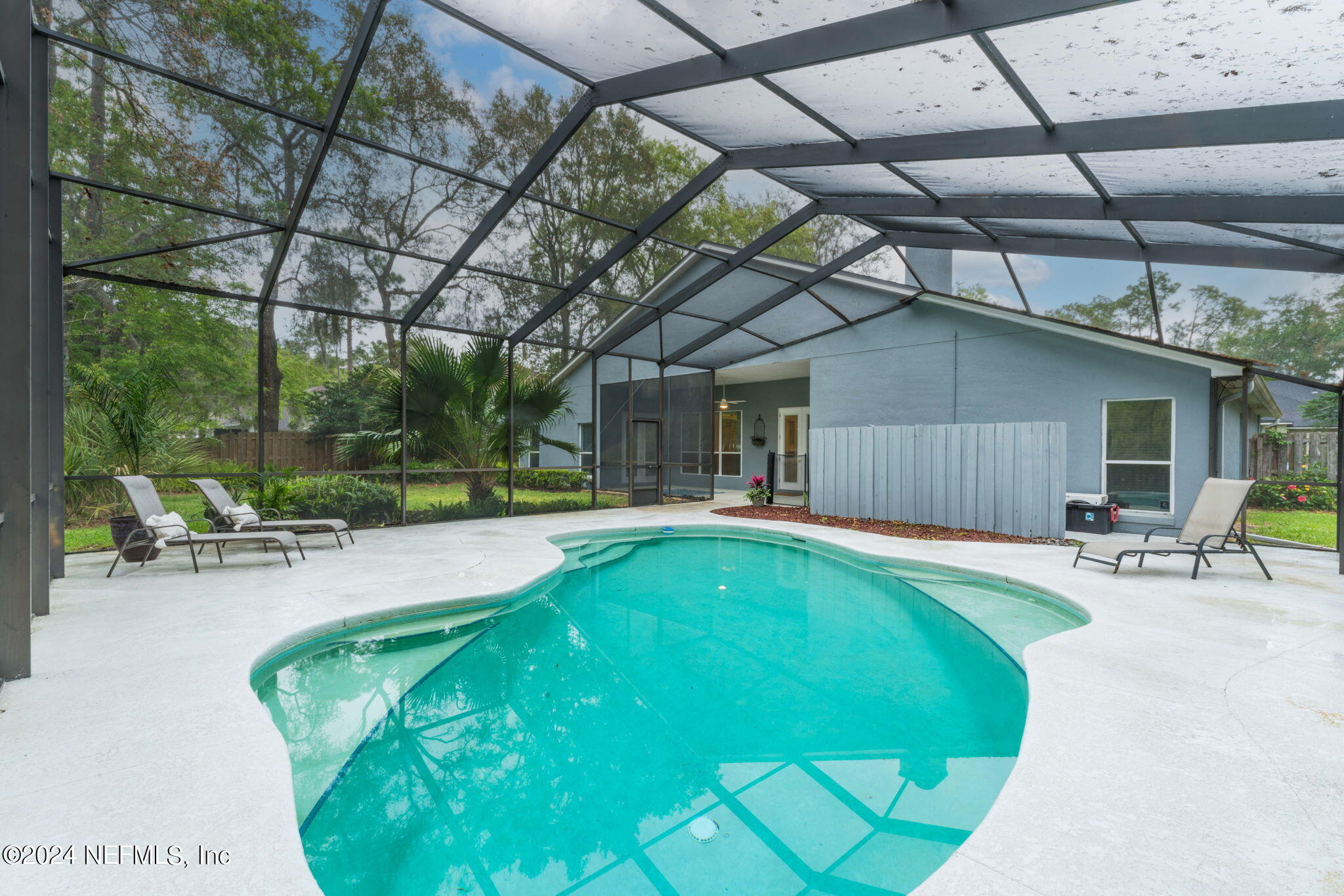 609 PINELAND Lane