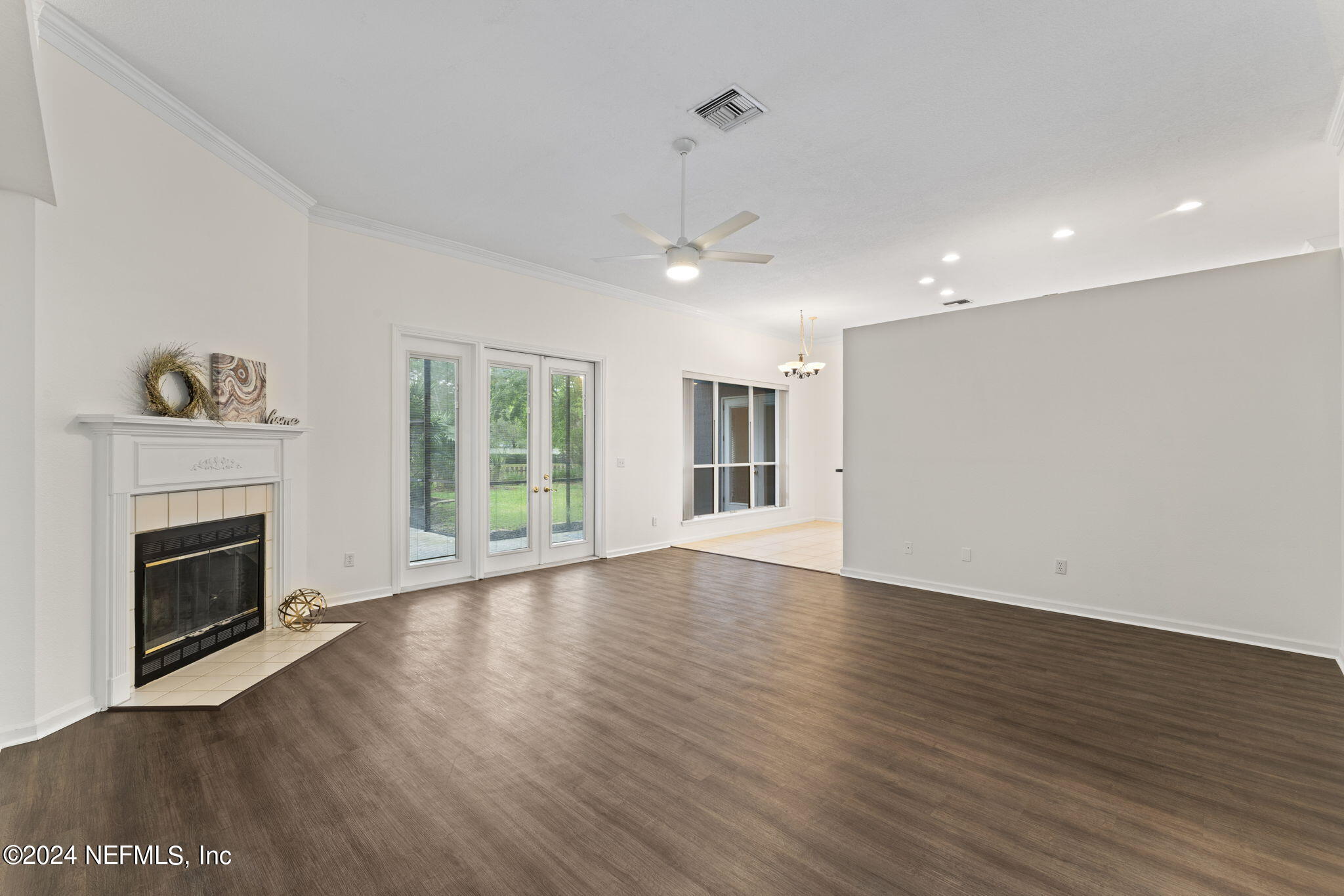 609 PINELAND Lane