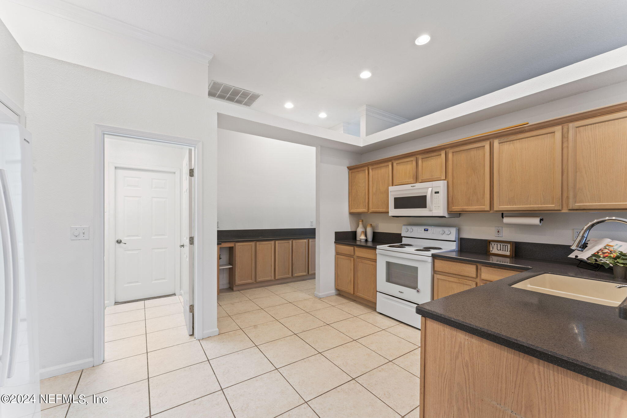 609 PINELAND Lane