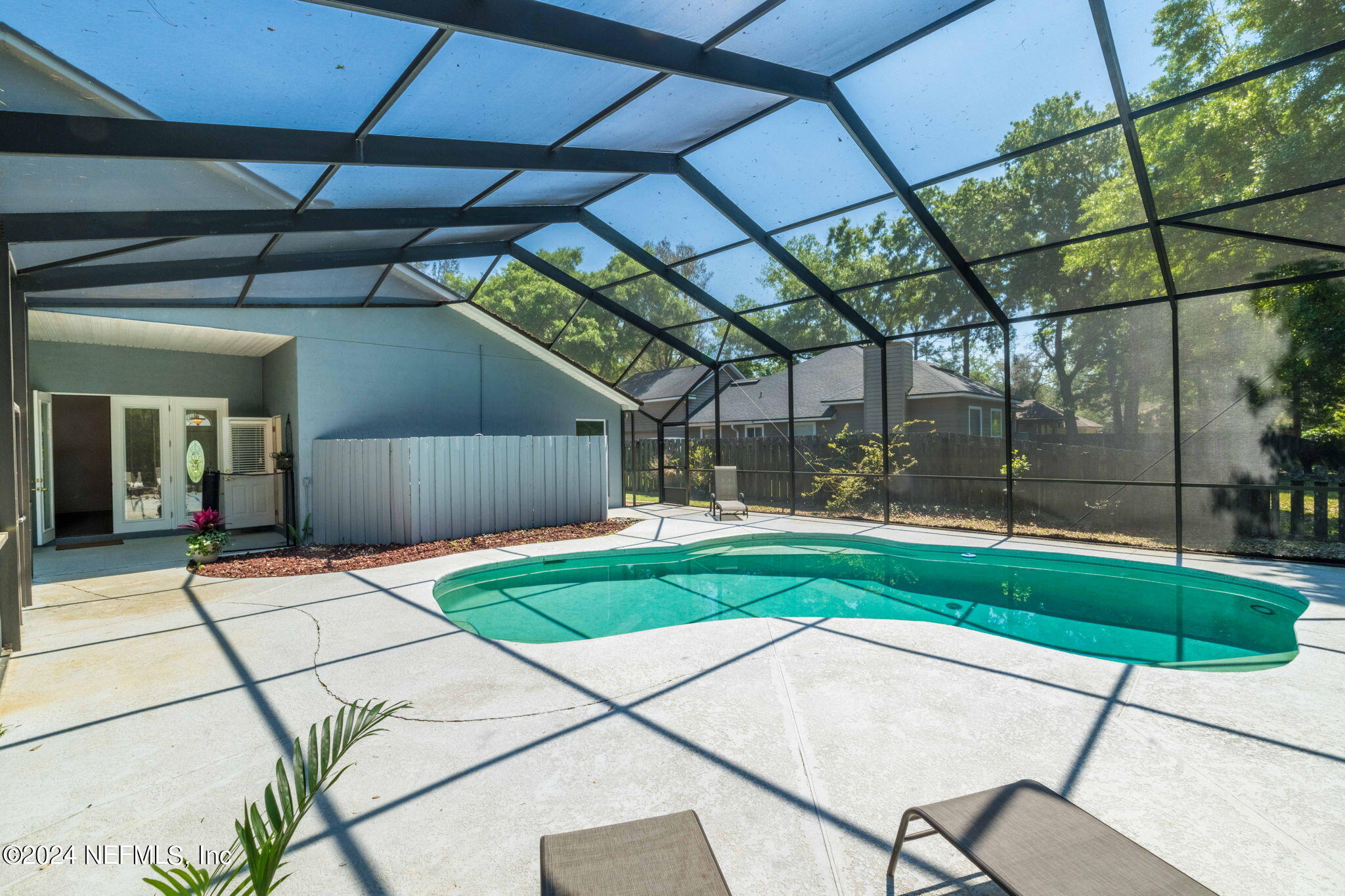 609 PINELAND Lane