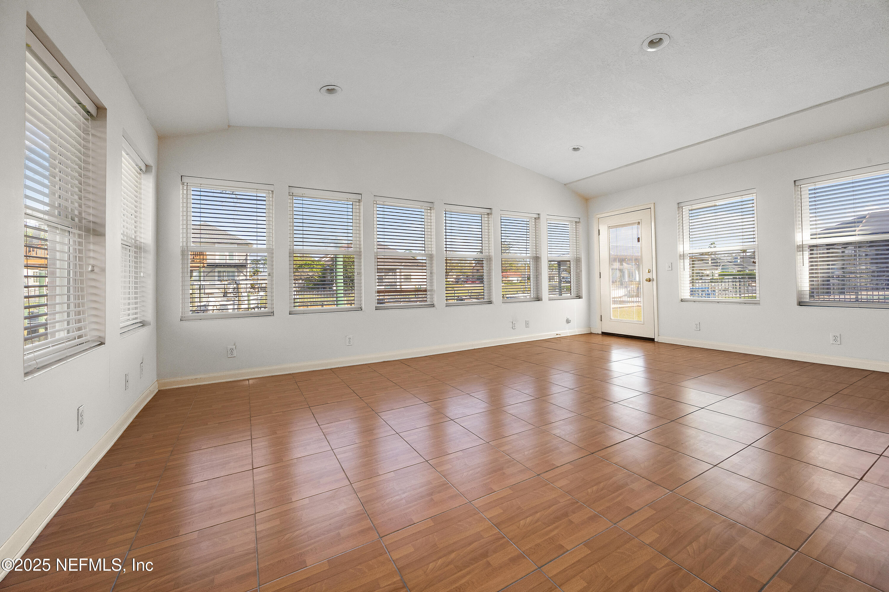 4263 TIDEVIEW Drive