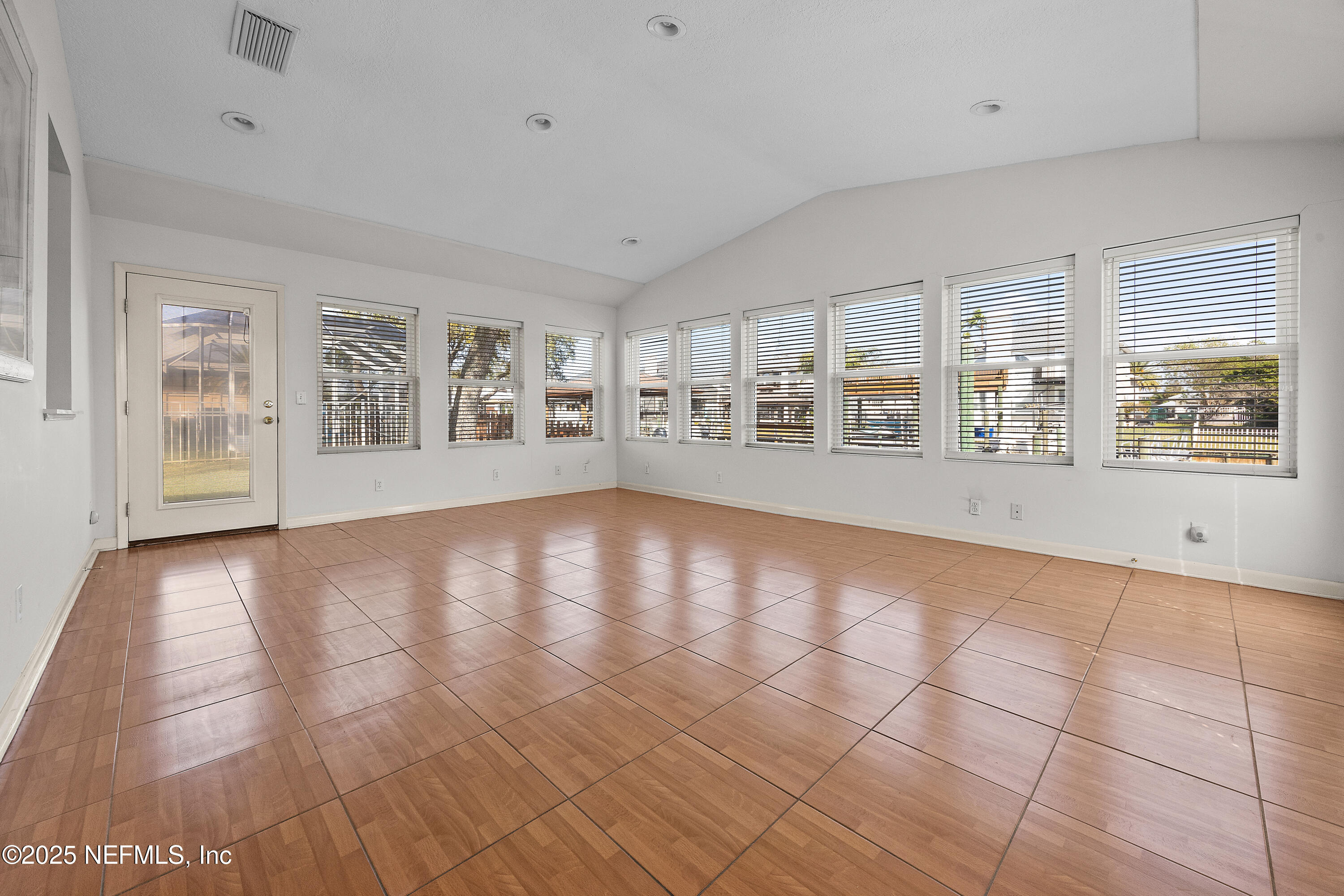 4263 TIDEVIEW Drive