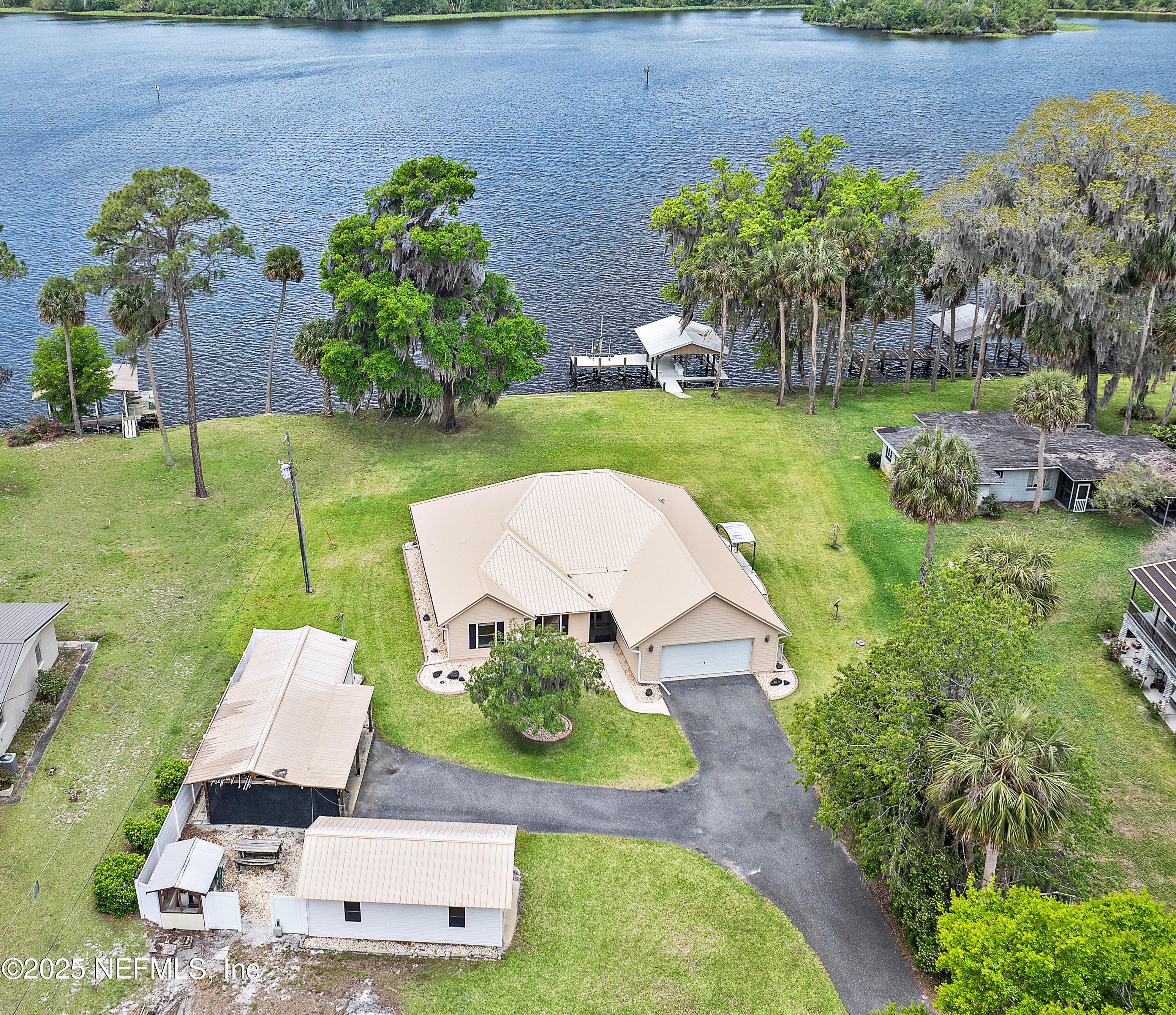343 E BUFFALO BLUFF Road