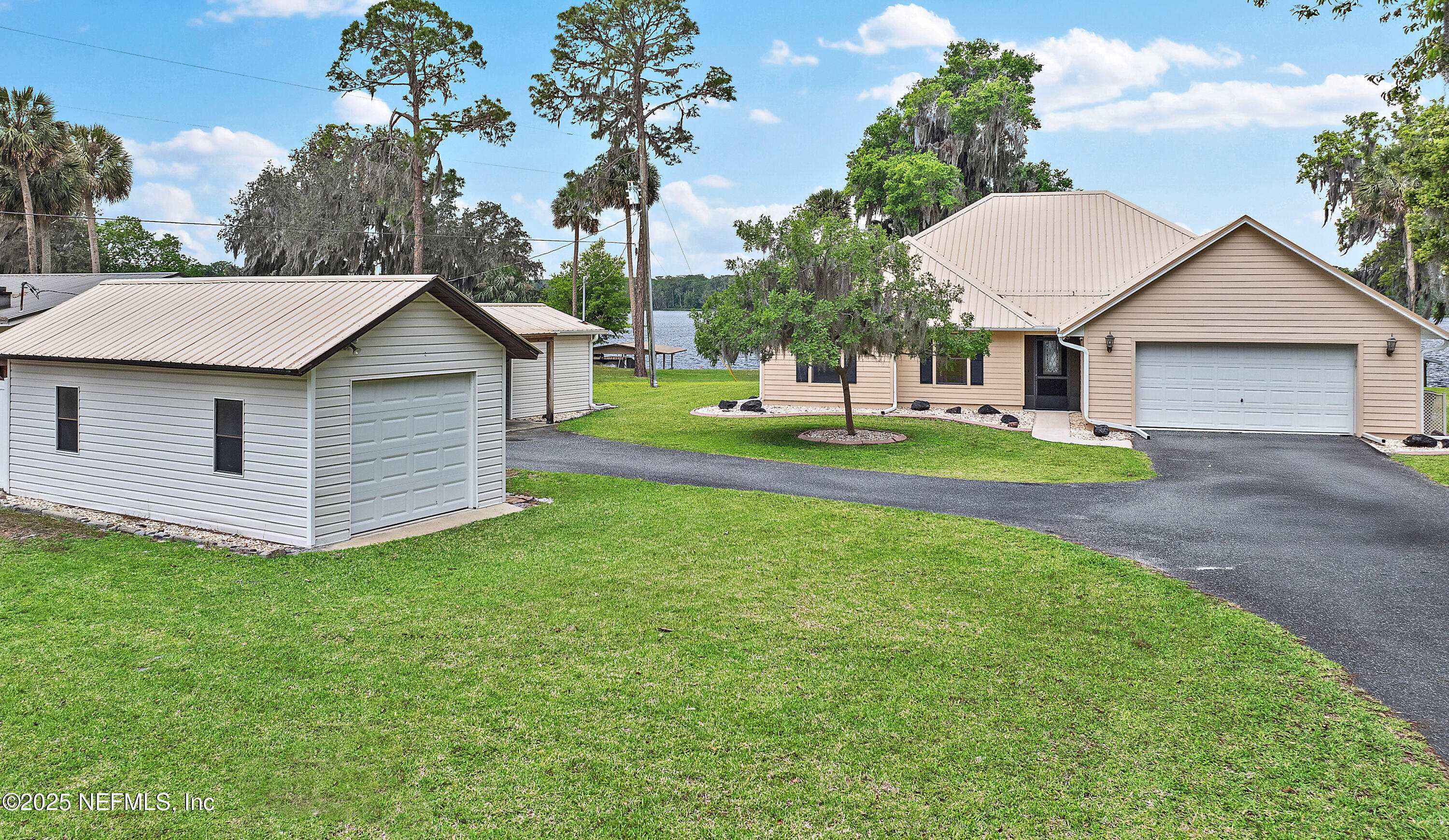 343 E BUFFALO BLUFF Road