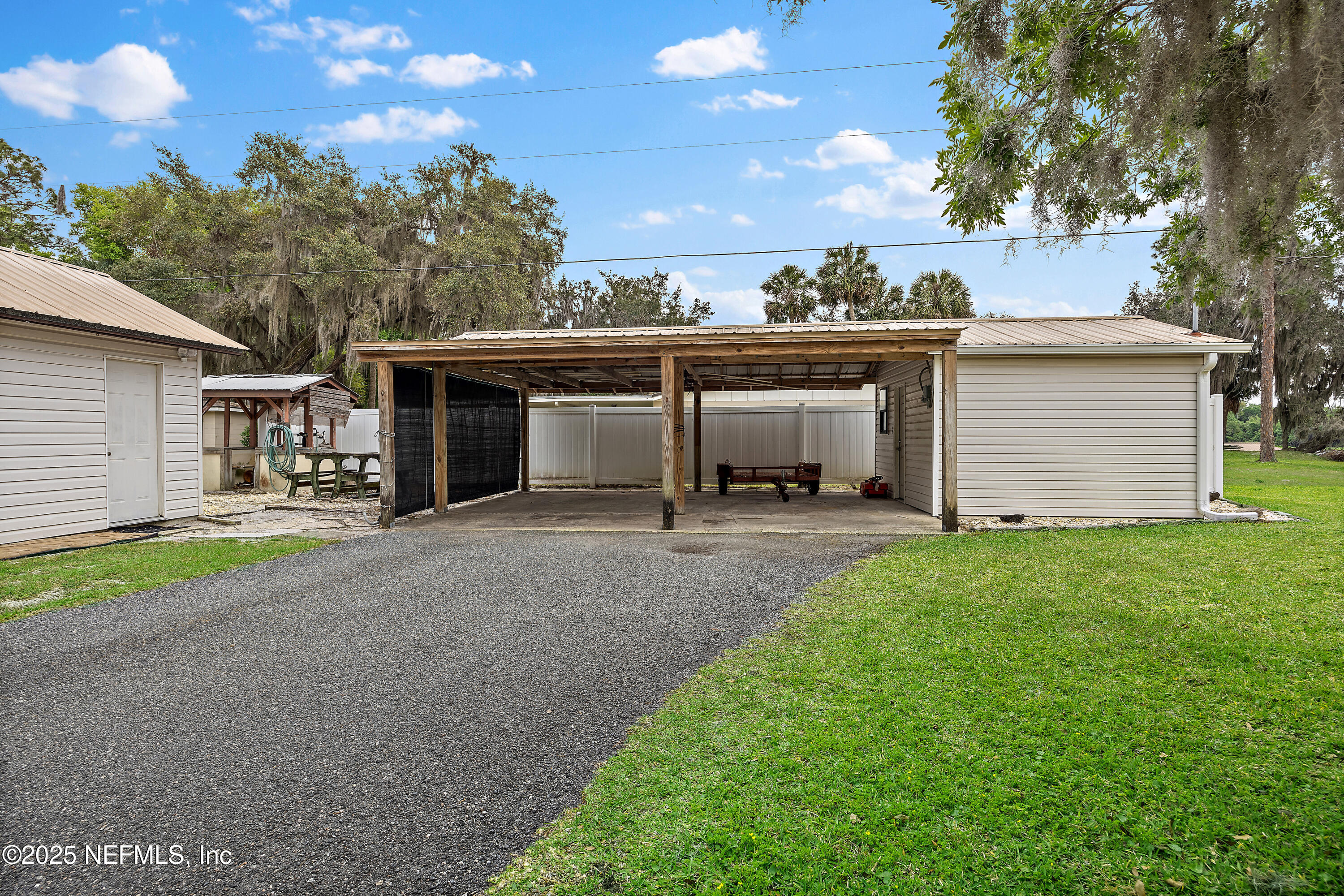 343 E BUFFALO BLUFF Road