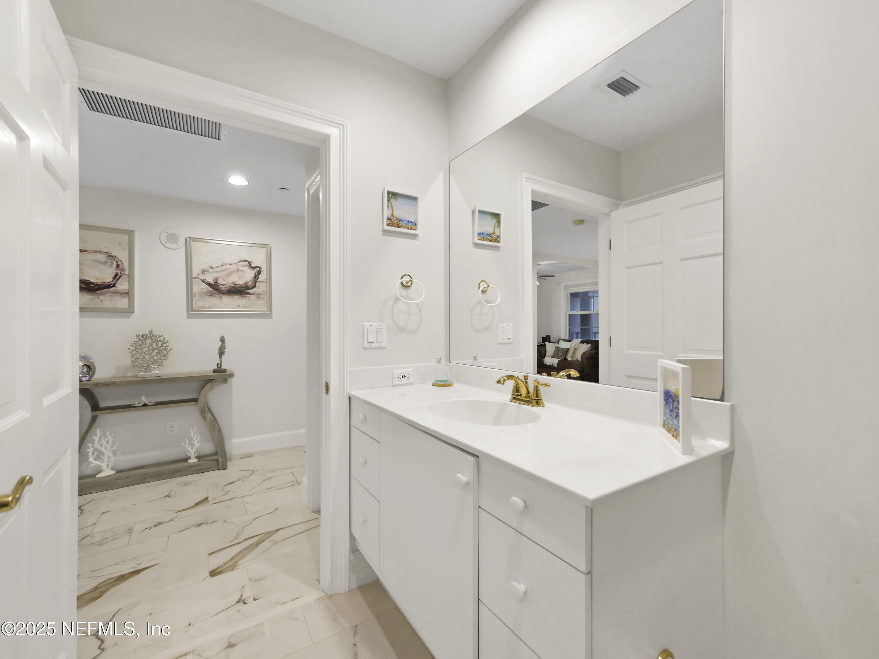 15 AVENUE DE LA MER, 2104