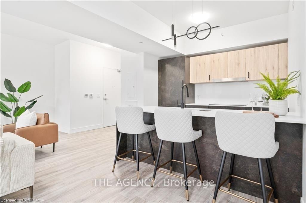 401-2 Dundas Street W Unit: 401