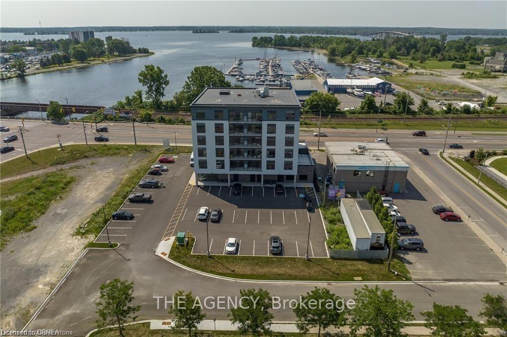 401-2 Dundas Street W Unit: 401