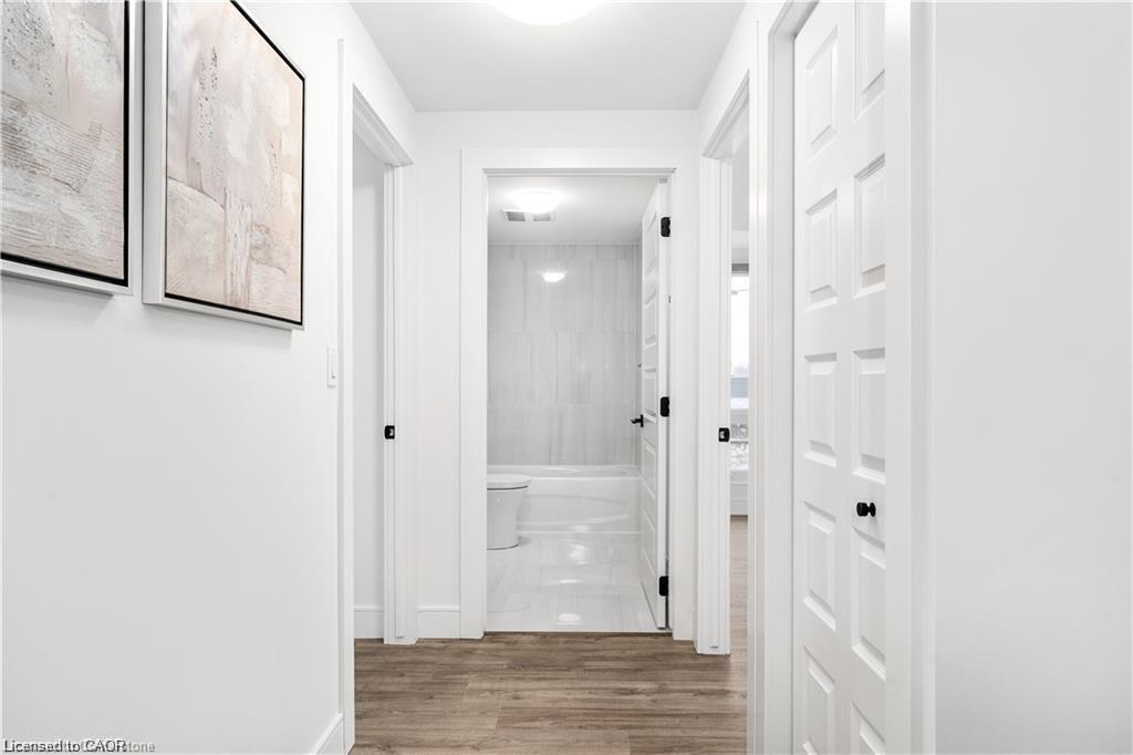 402-2 Dundas Street W Unit: 402