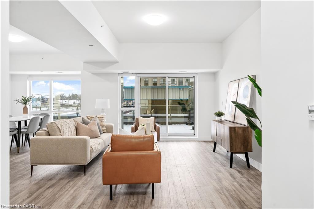 305-2 Dundas Street W Unit: 305