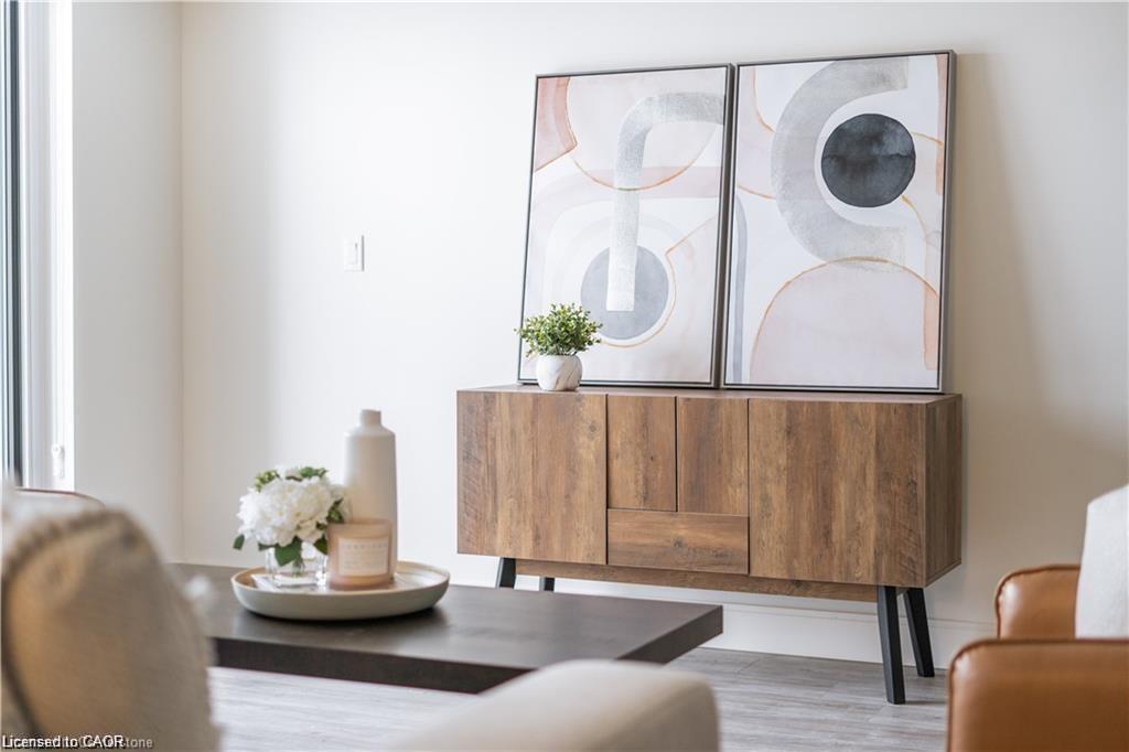 401-2 Dundas Street W Unit: 401