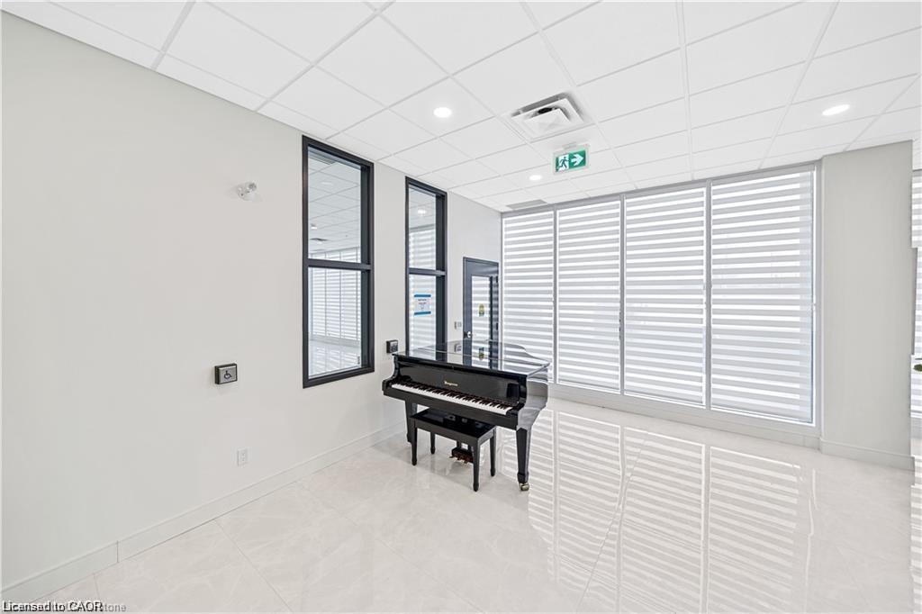 506-2 Dundas Street W Unit: 506