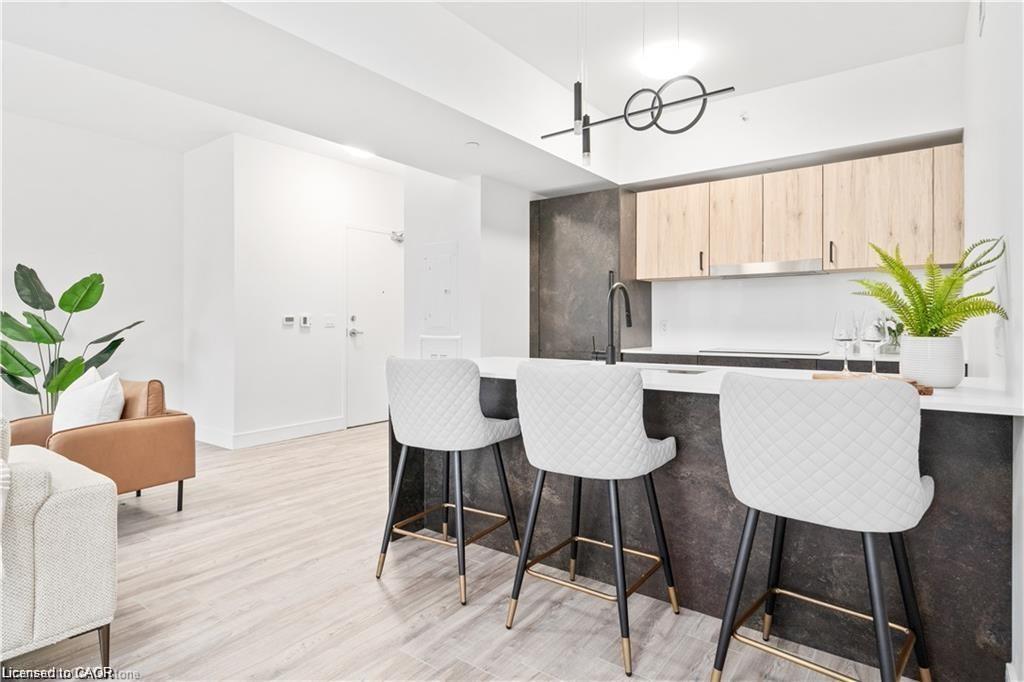 506-2 Dundas Street W Unit: 506