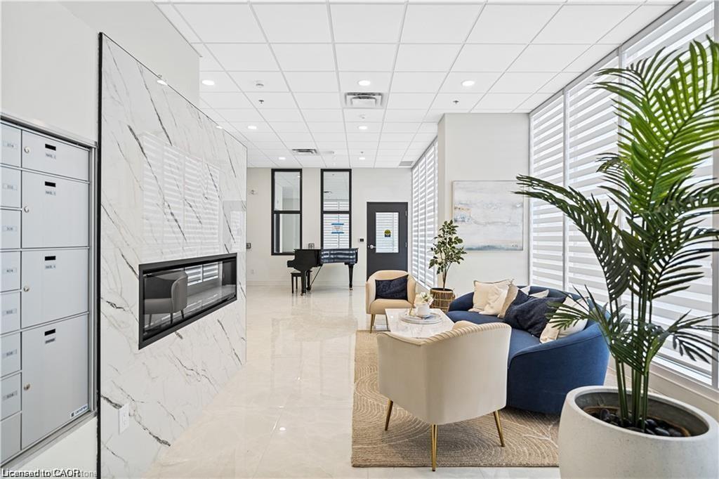 502-2 Dundas Street W Unit: 502