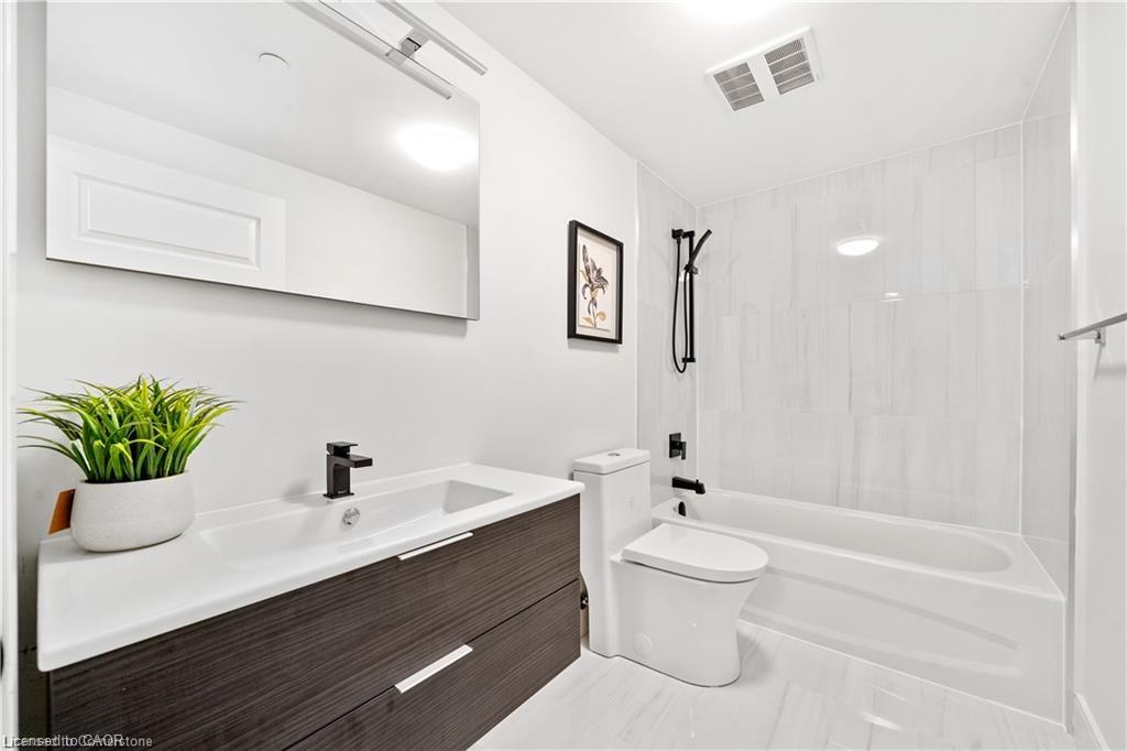 605-2 Dundas Street W Unit: 605