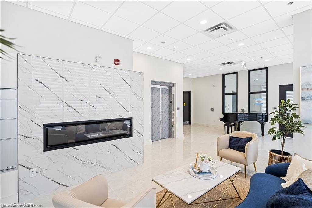 605-2 Dundas Street W Unit: 605