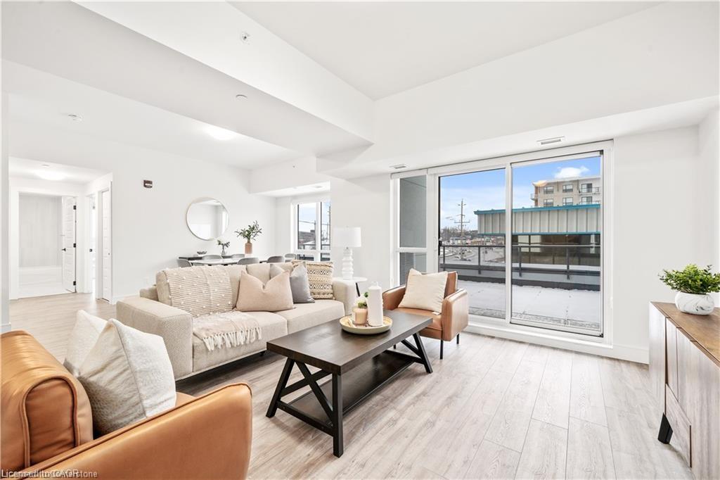 605-2 Dundas Street W Unit: 605