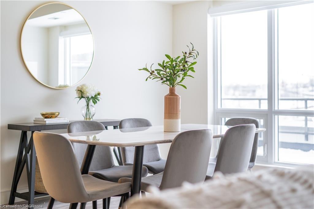 605-2 Dundas Street W Unit: 605