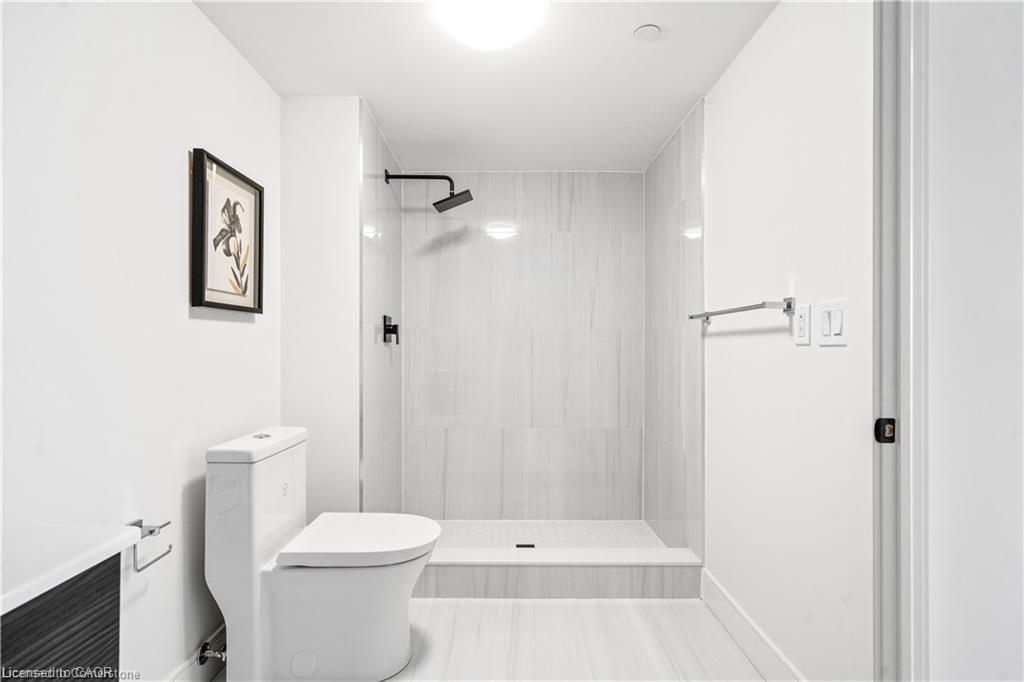 605-2 Dundas Street W Unit: 605