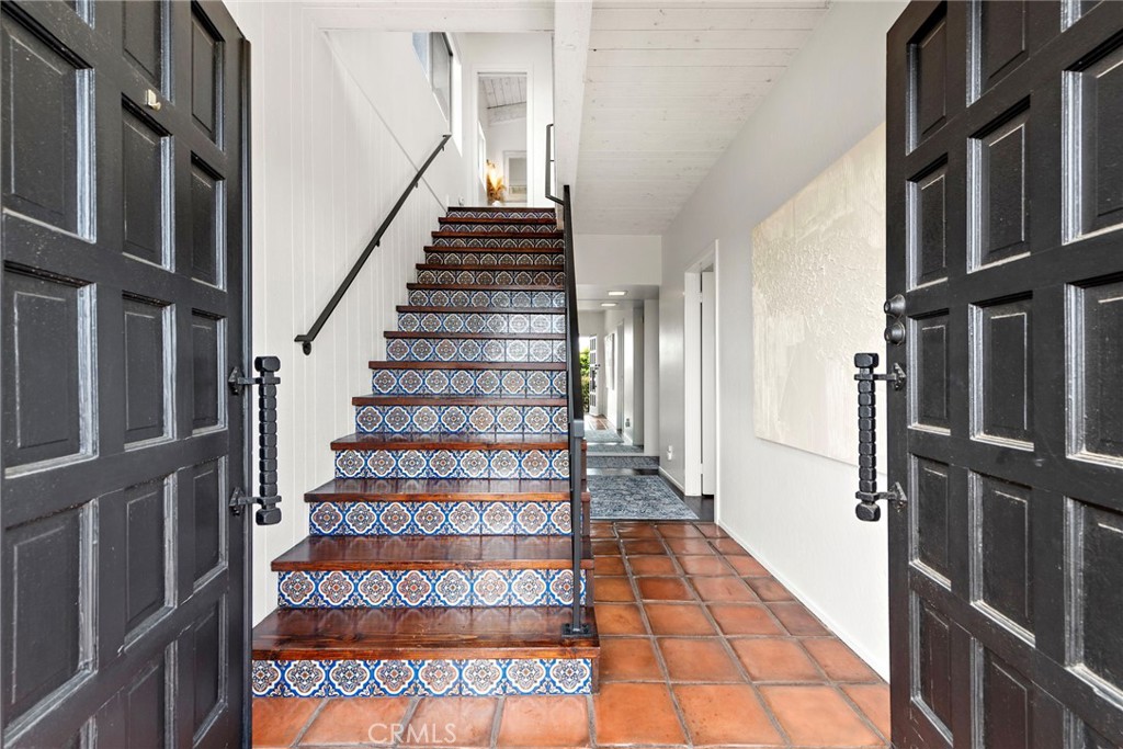 25211 La Cresta Drive