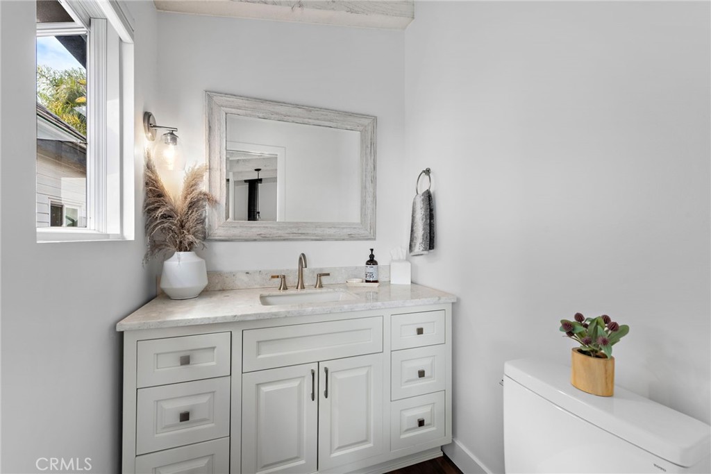 25211 La Cresta Drive