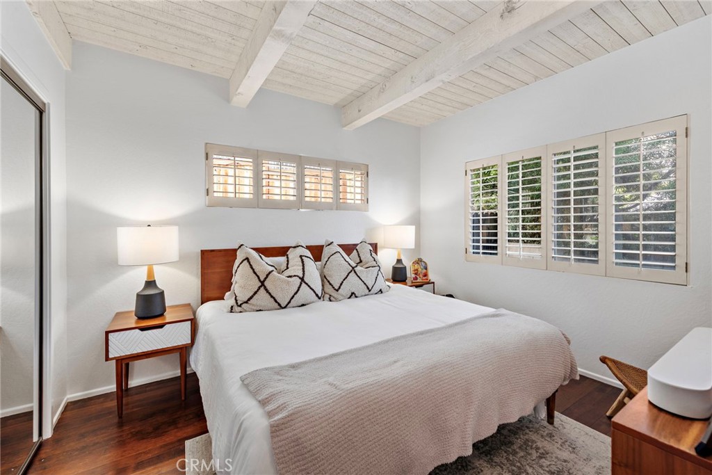 25211 La Cresta Drive